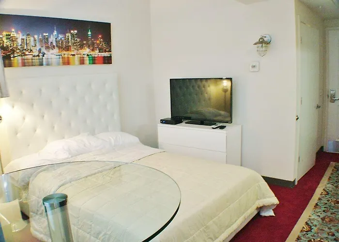 The Collection Millennium Park Hotel 3*